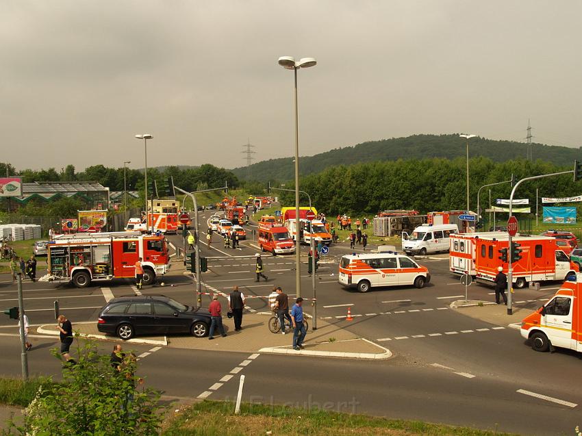 Schwerer Unfall mit Reisebus Lohmar Donrather Dreieck P330.JPG